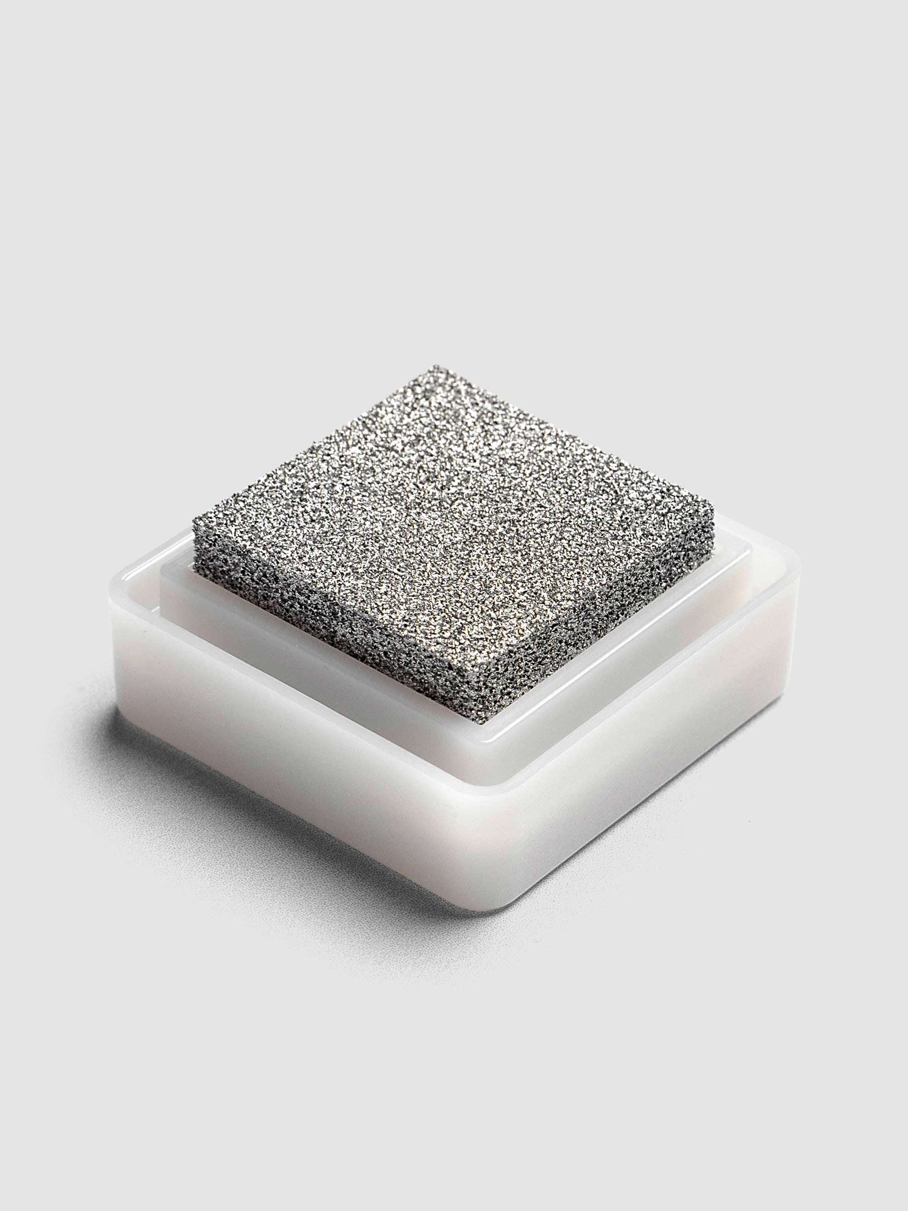 Artnic Stamp Ink Pad in silver seen from the side with cover removed