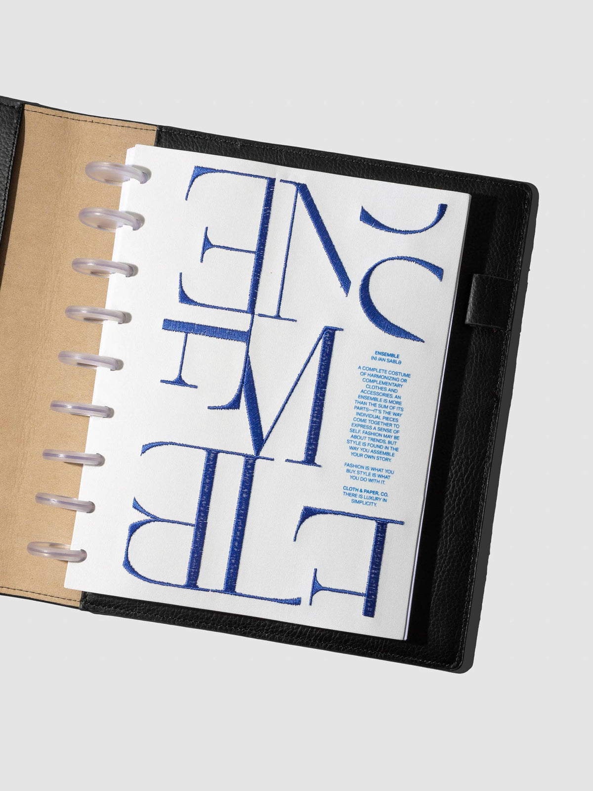 Dashboard displayed in a leather agenda on a neutral background. Size shown is HP Classic.