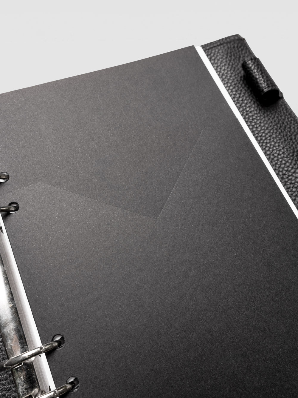 Detail view of the black planner paper pocket folder shown in size A5 6-Ring Punch