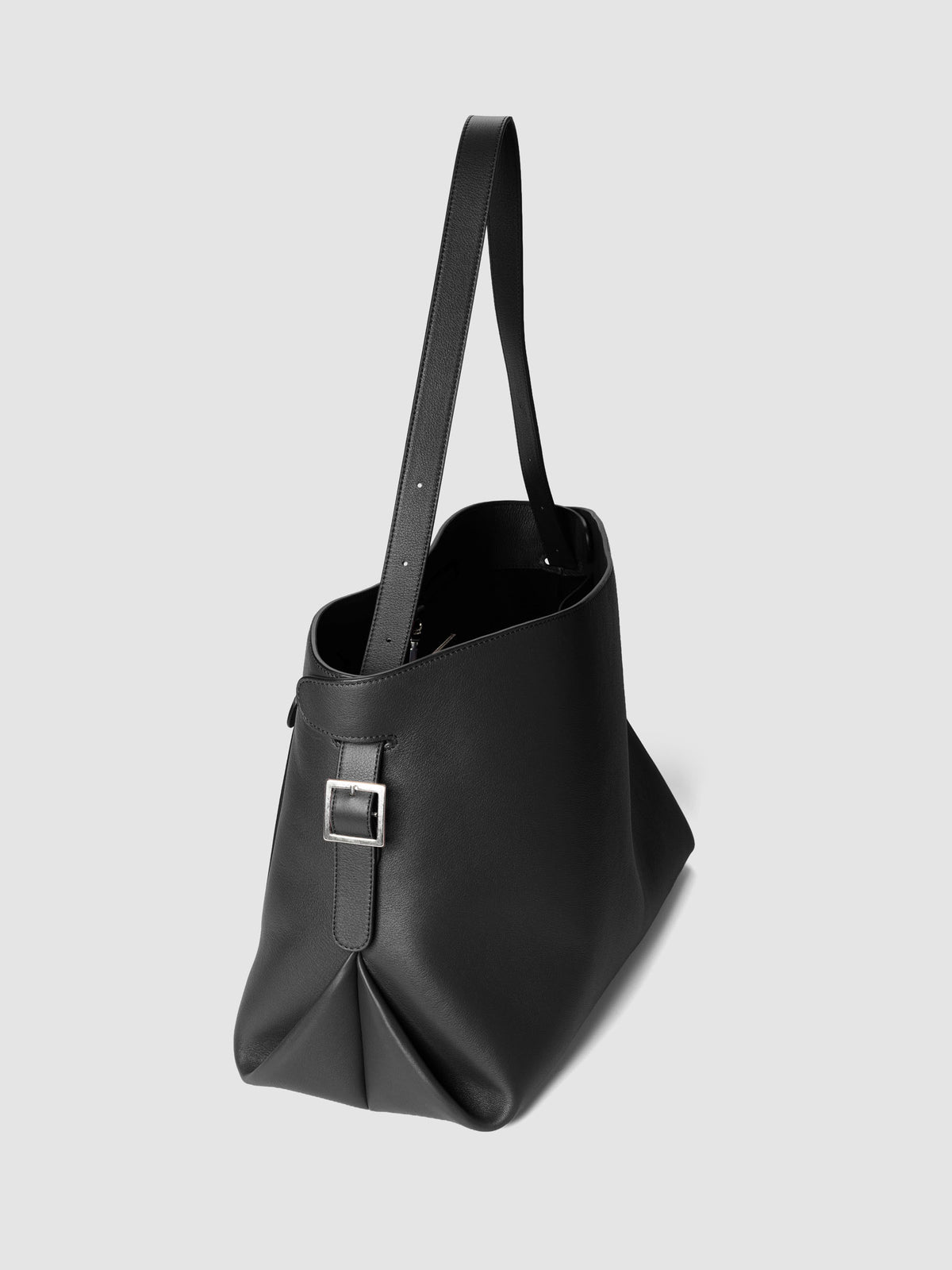 The Metro Tote in the color Padrillo shown from the side, standing.
