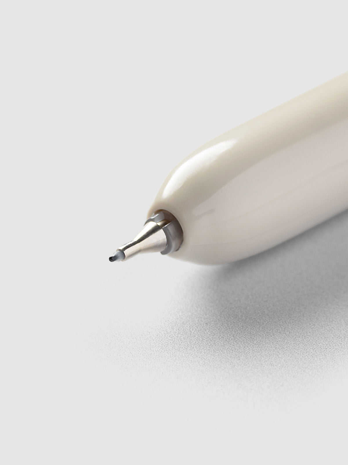 Writech Clictek Liner Pen, 0.05 mm, close-up of the metal needle tip