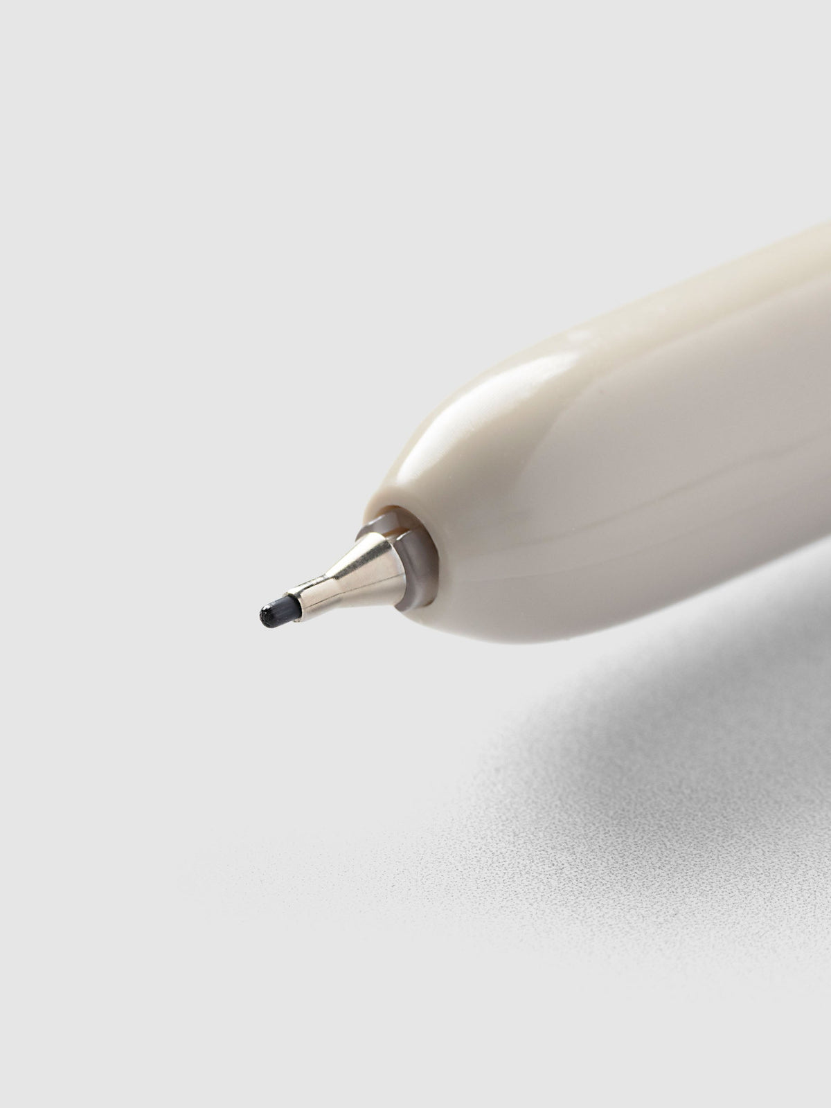 Writech Clictek Liner Pen, 0.4 mm, close-up of the metal needle tip