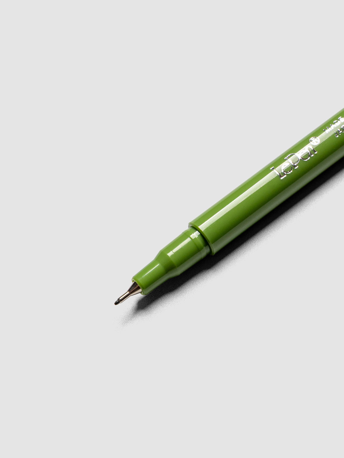 Close up of the Olive Green Le Pen by Marvy Uchida showing the nib