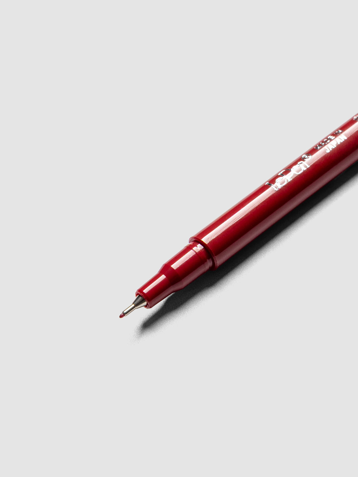 Close up of the Burgundy Le Pen by Marvy Uchida showing the nib