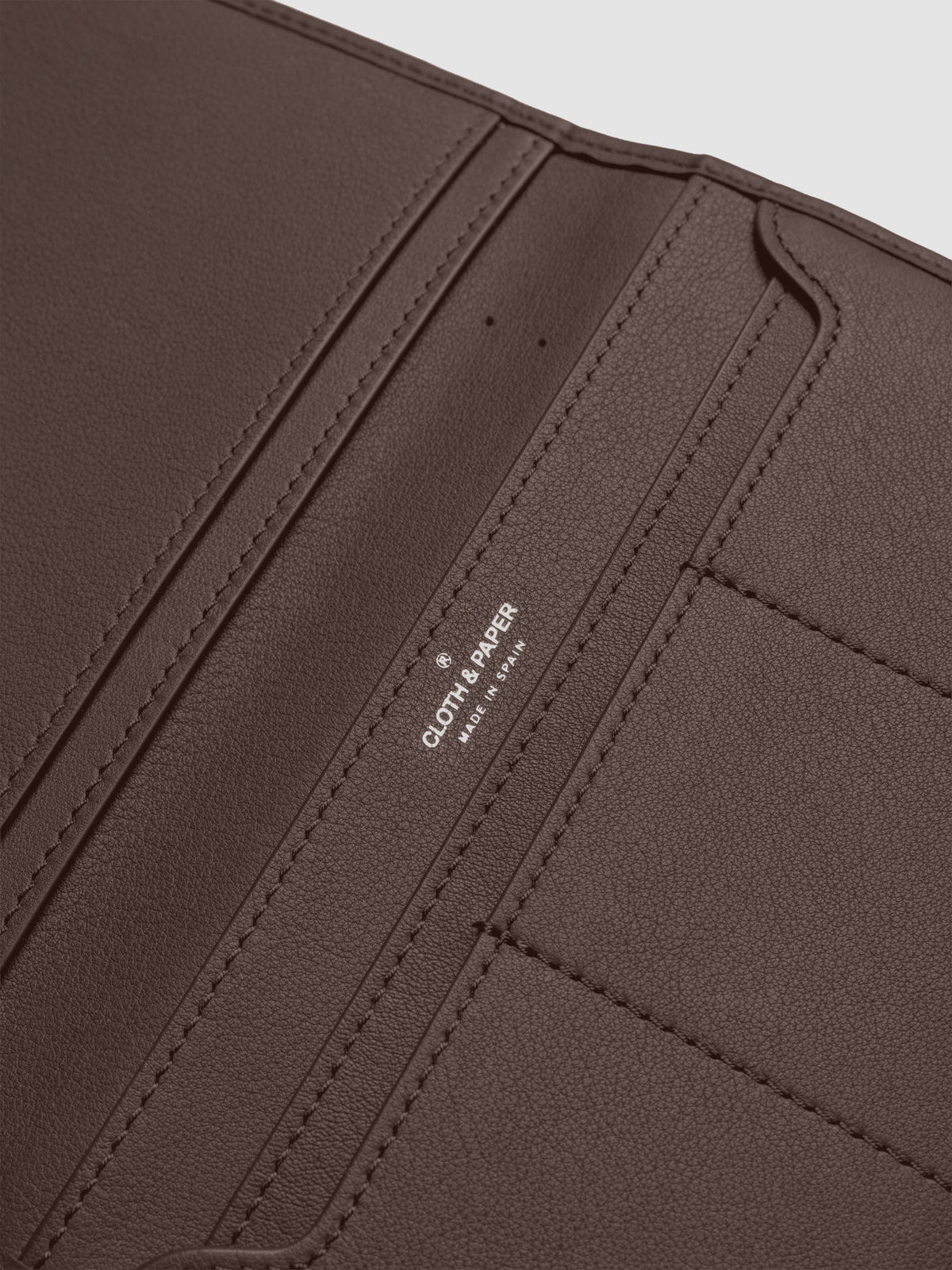 Close-up of empty Nomada Wallet credit card slots in Cordoba
