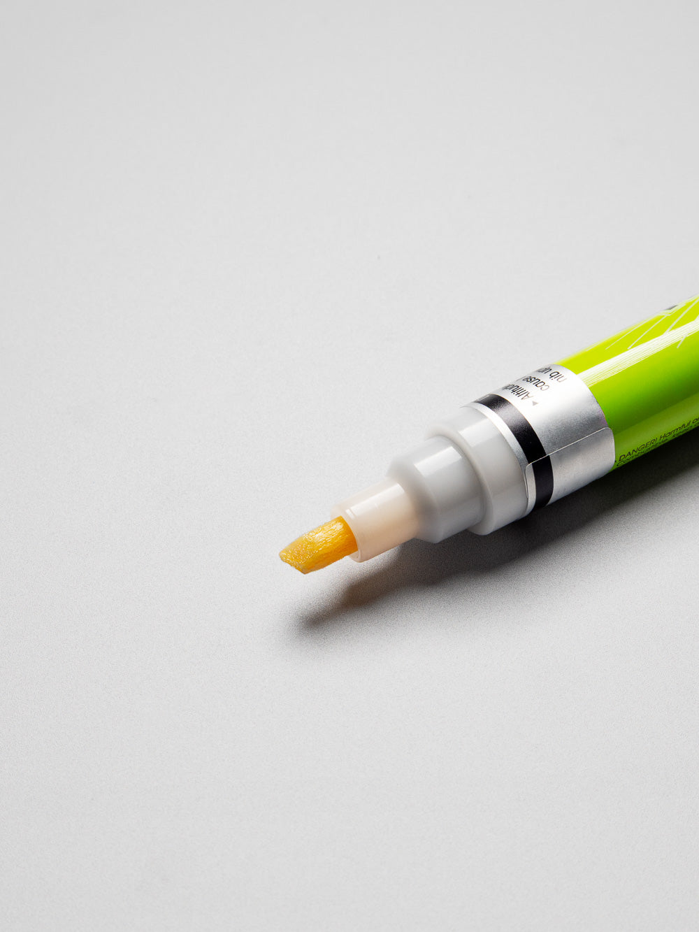 Close up of the tip of the DecoColor remover pen