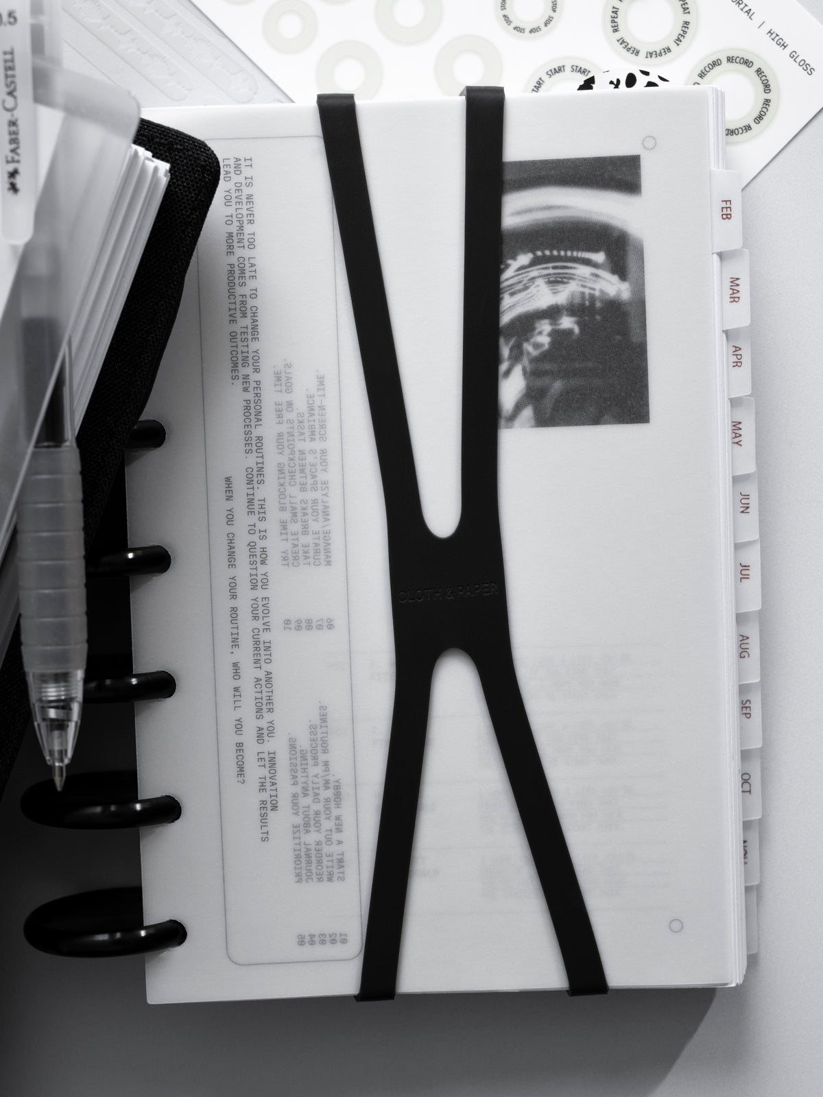 Black Planner Closure Band shown in use with an HP Mini discbound planner.