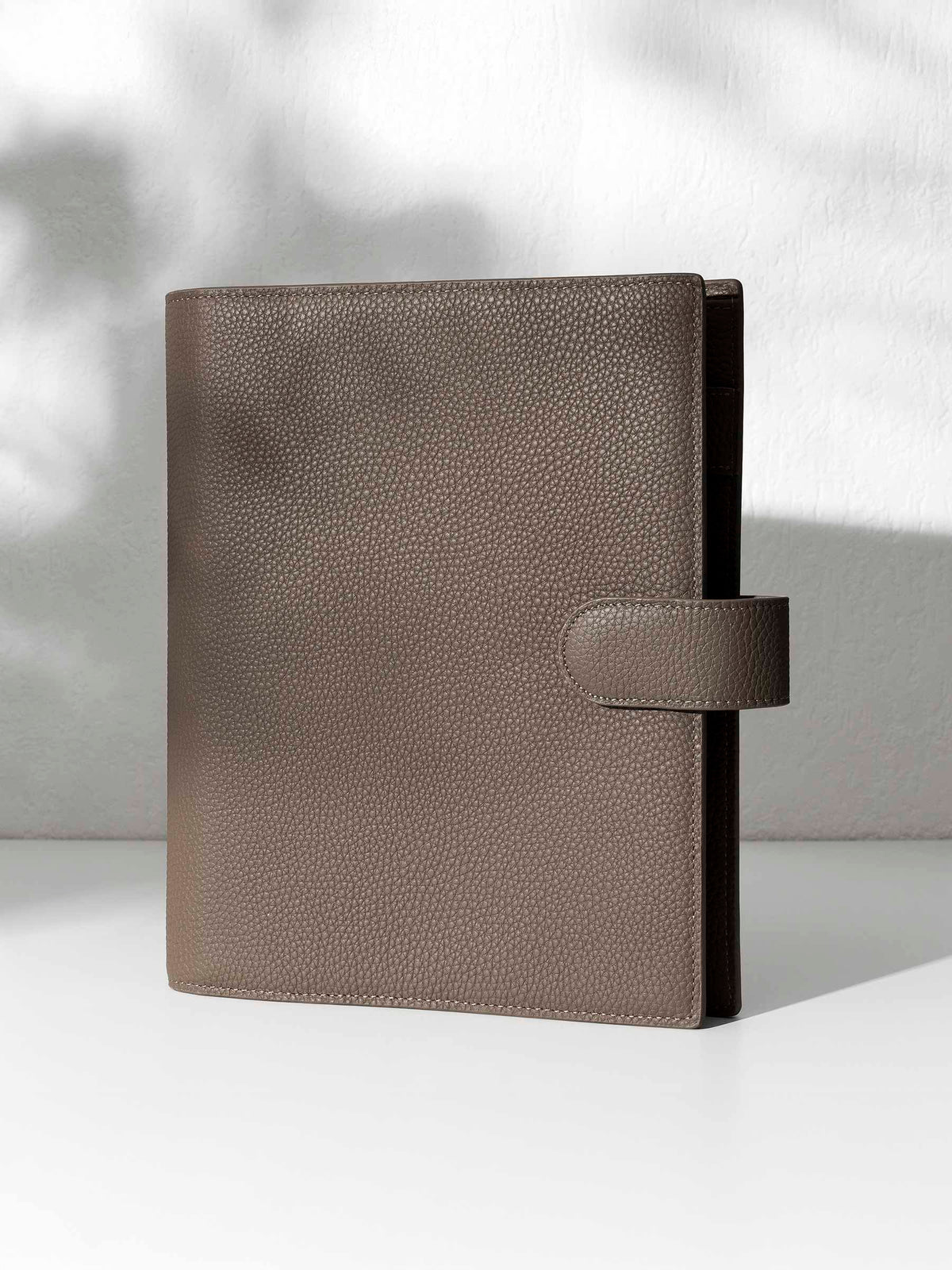 Cortado leather agenda displayed against a shadowed background.