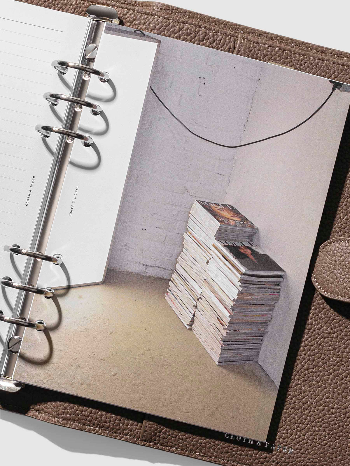 A5 dashboard in use inside a brown leather agenda.
