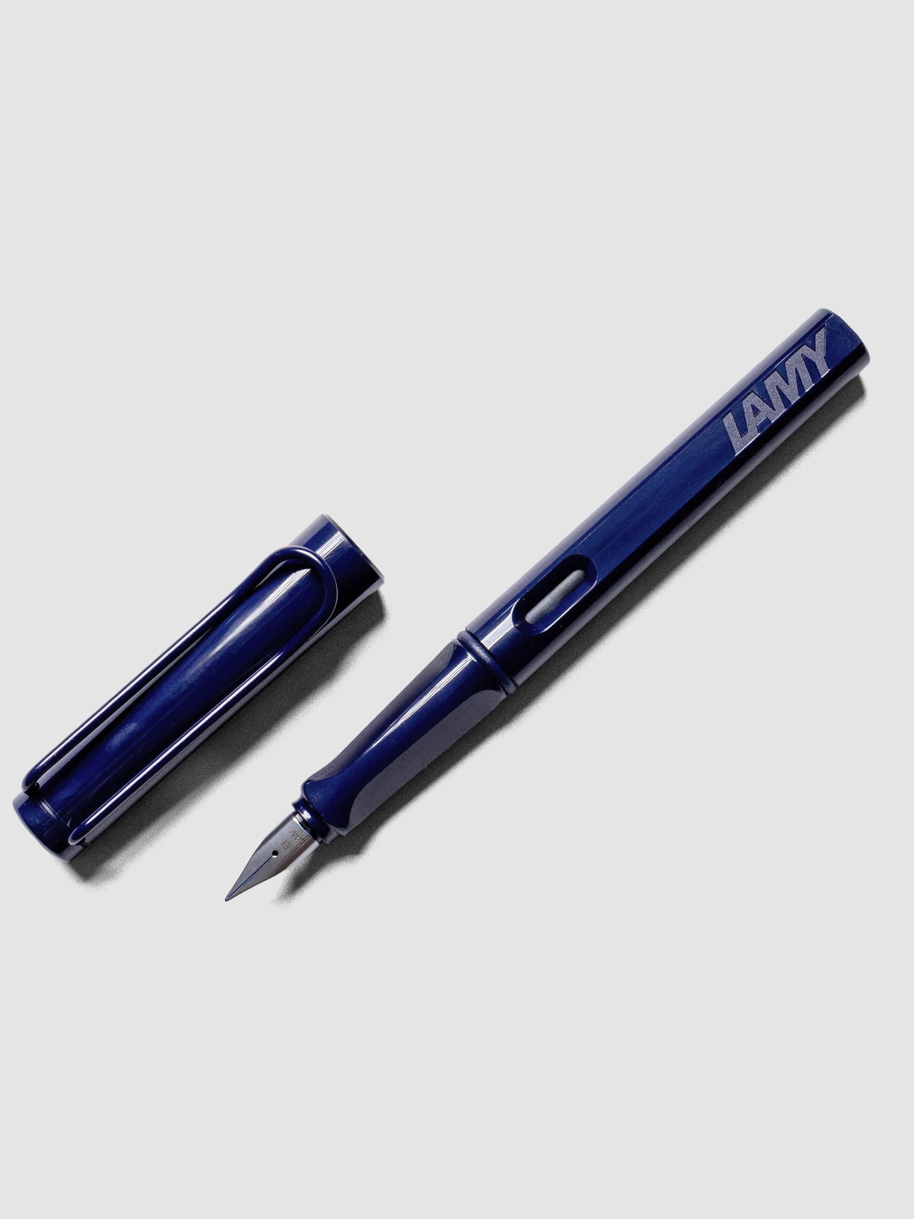 LAMY Safari Fountain Pen in the color Dark Dusk with Extra Fine nib shown diagonally with the cap off. 