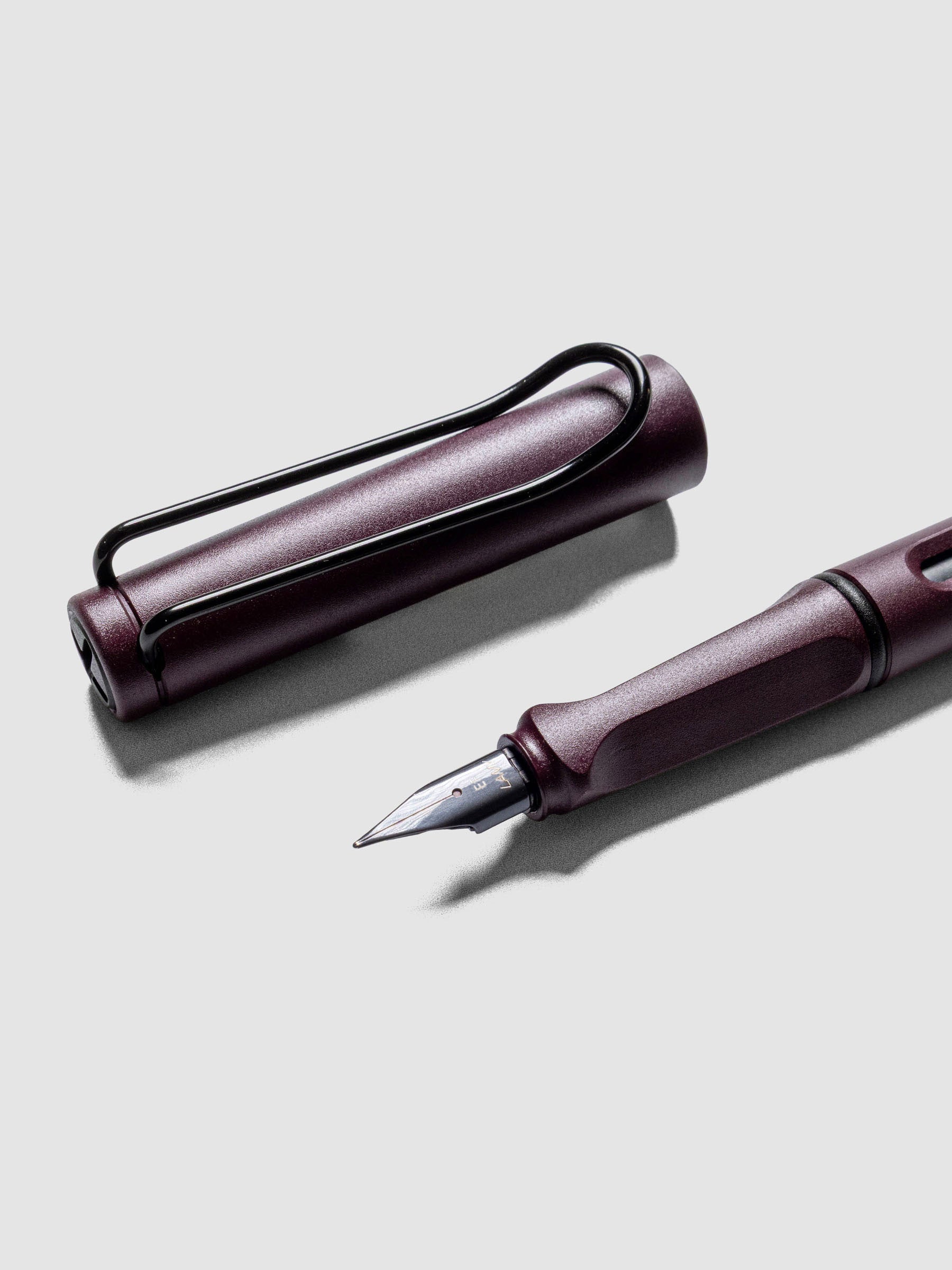 Close up of LAMY Safari Fountain Pen in the color Scarlett with Extra Fine nib shown diagonally with the cap off. 