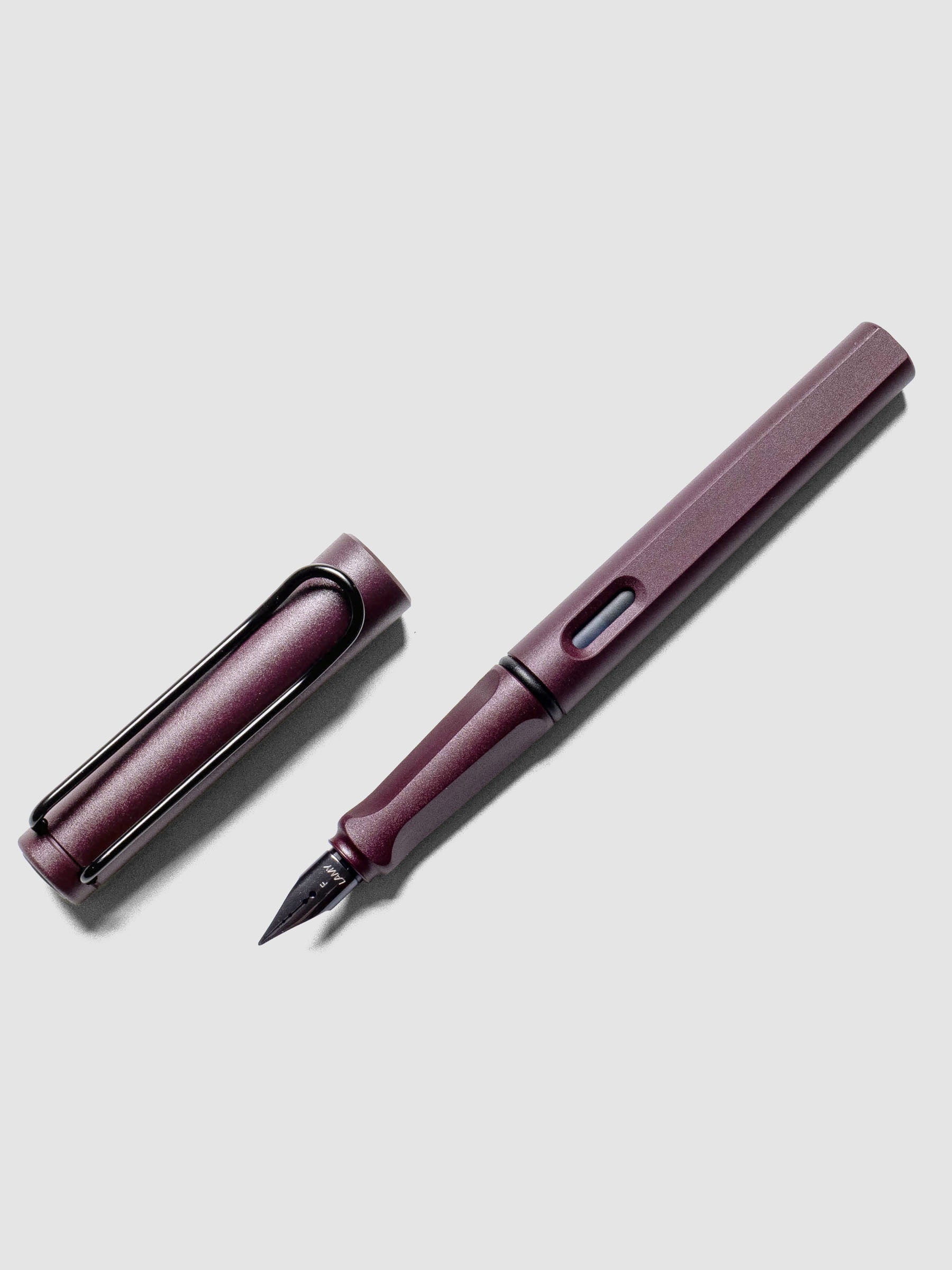 LAMY Safari Fountain Pen in the color Scarlett with Fine nib shown diagonally with the cap off. 