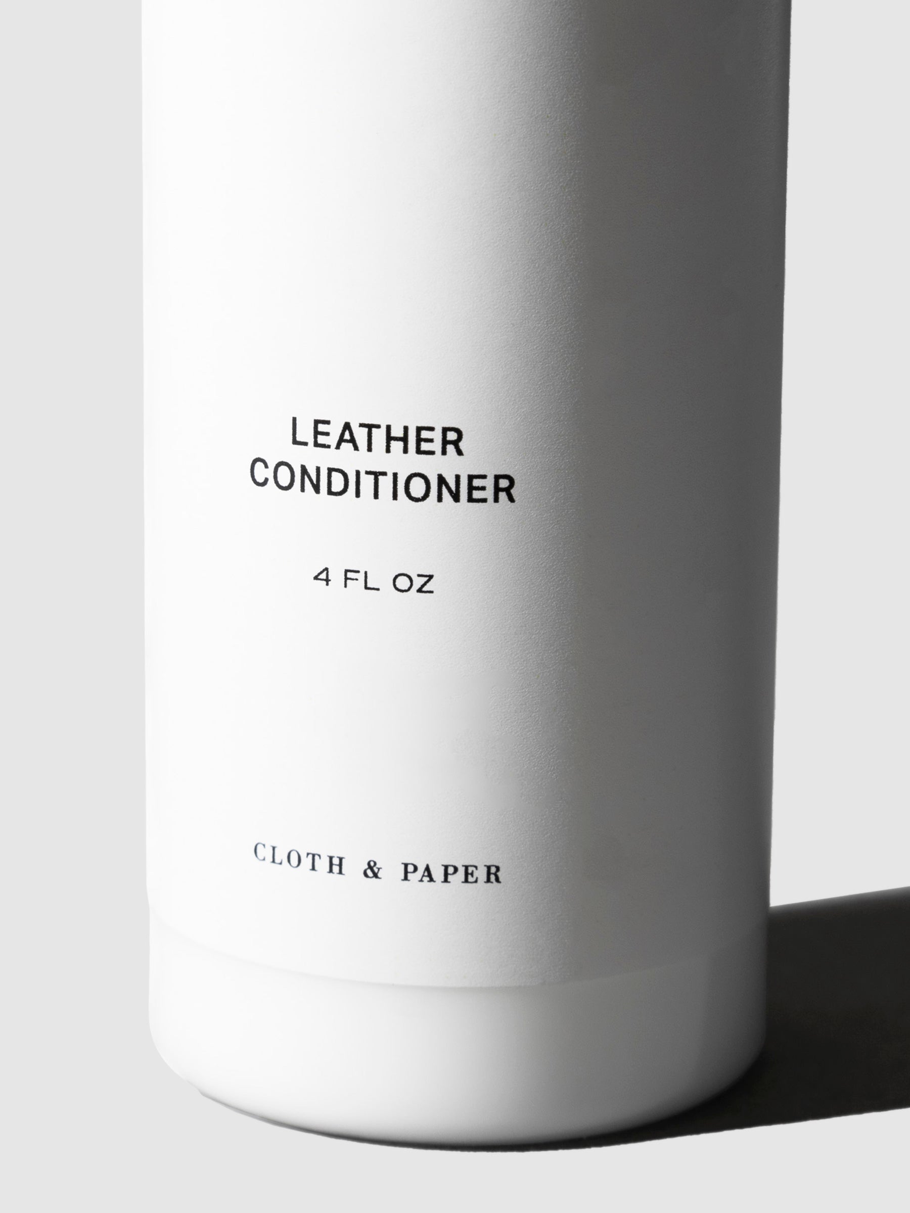 Conditioner displayed on a neutral background.