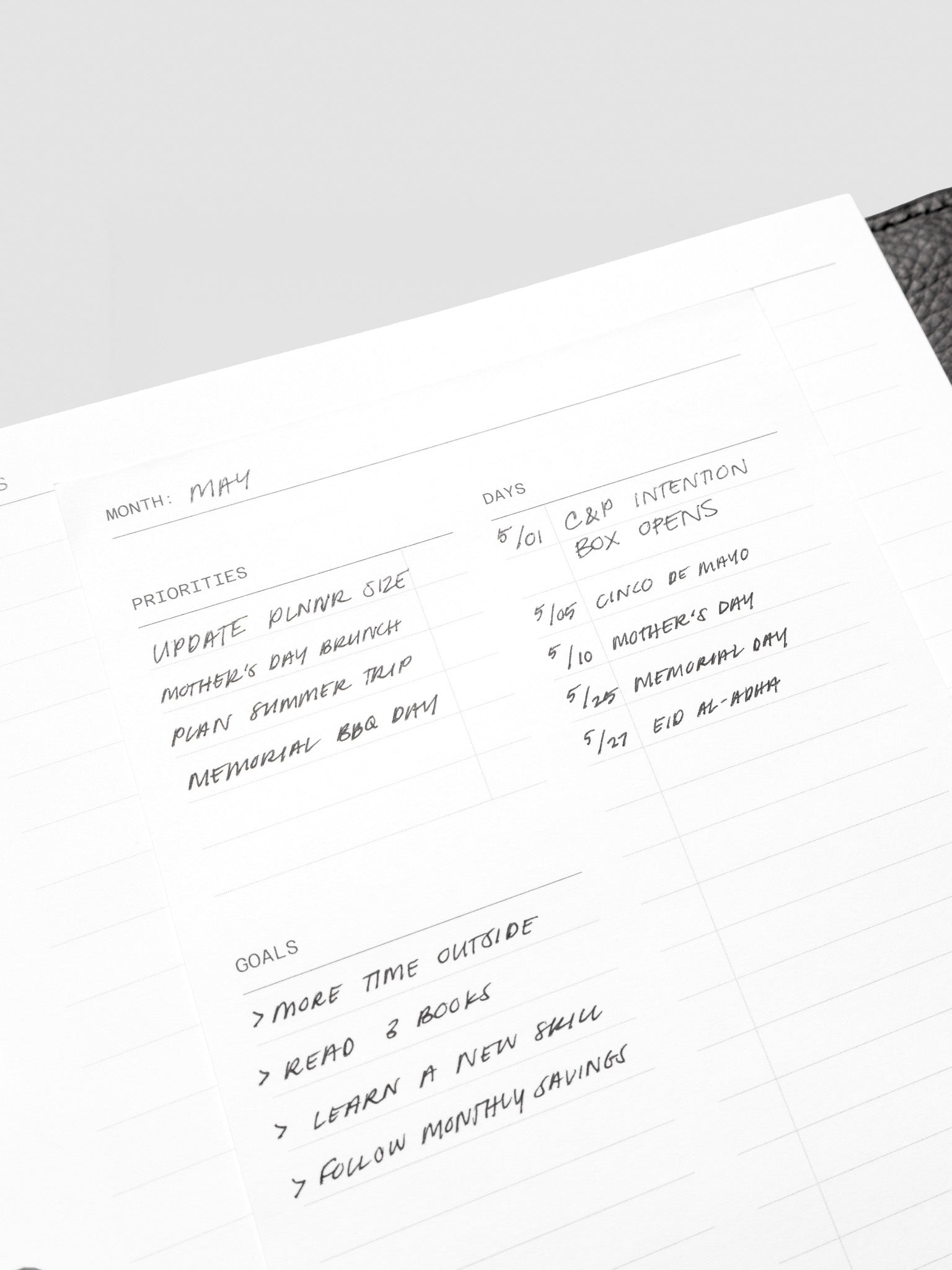 Detail view of the monthly overview large sticky notes set with handwritten notes in size A5